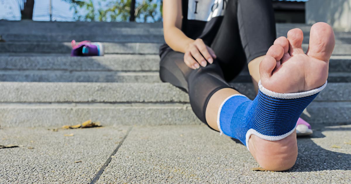 Hand Female Using Elastic Bandage With Legs,female Putting Banda